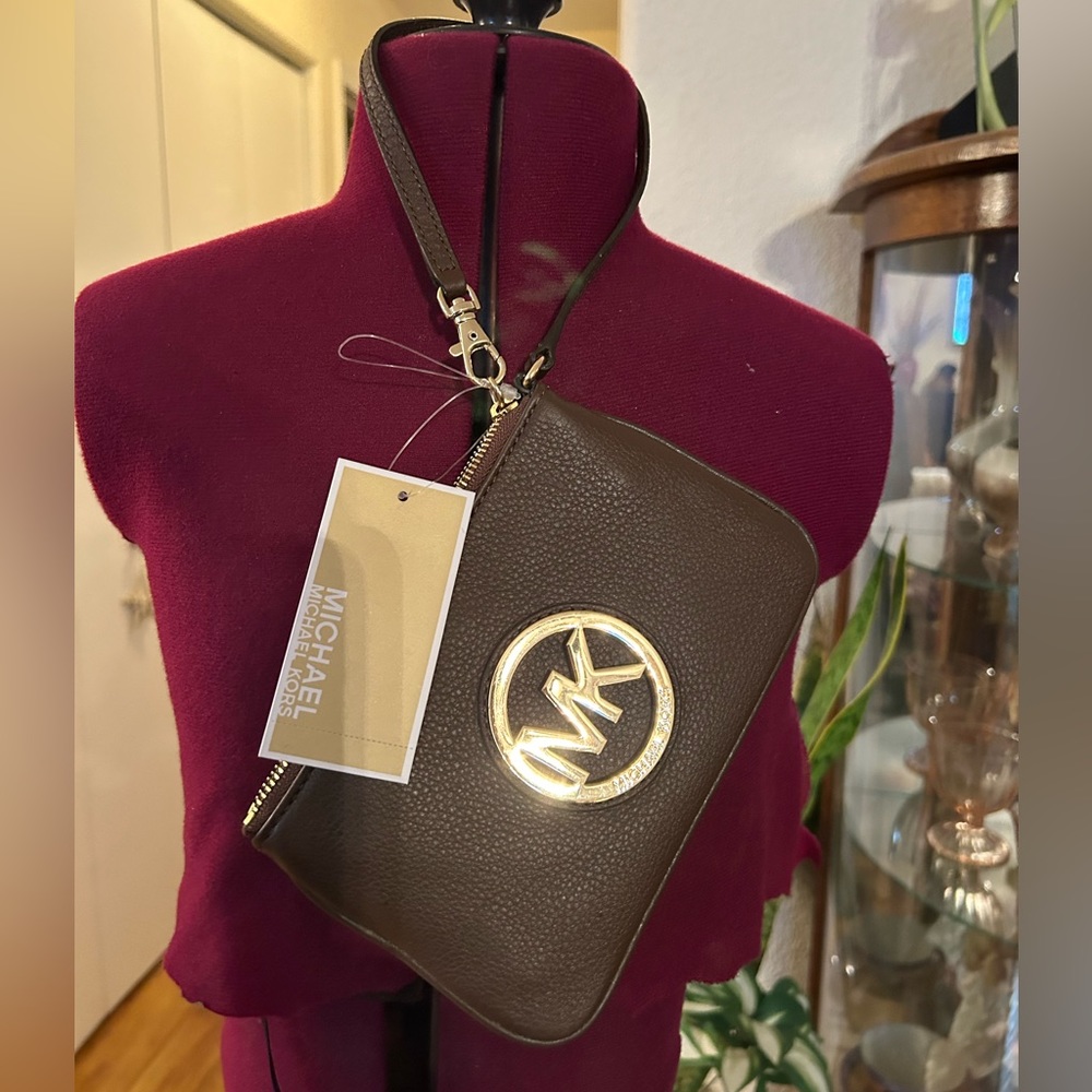 NWT Michael Kors Fulton Mocha Wristlet. Genuine Leather.